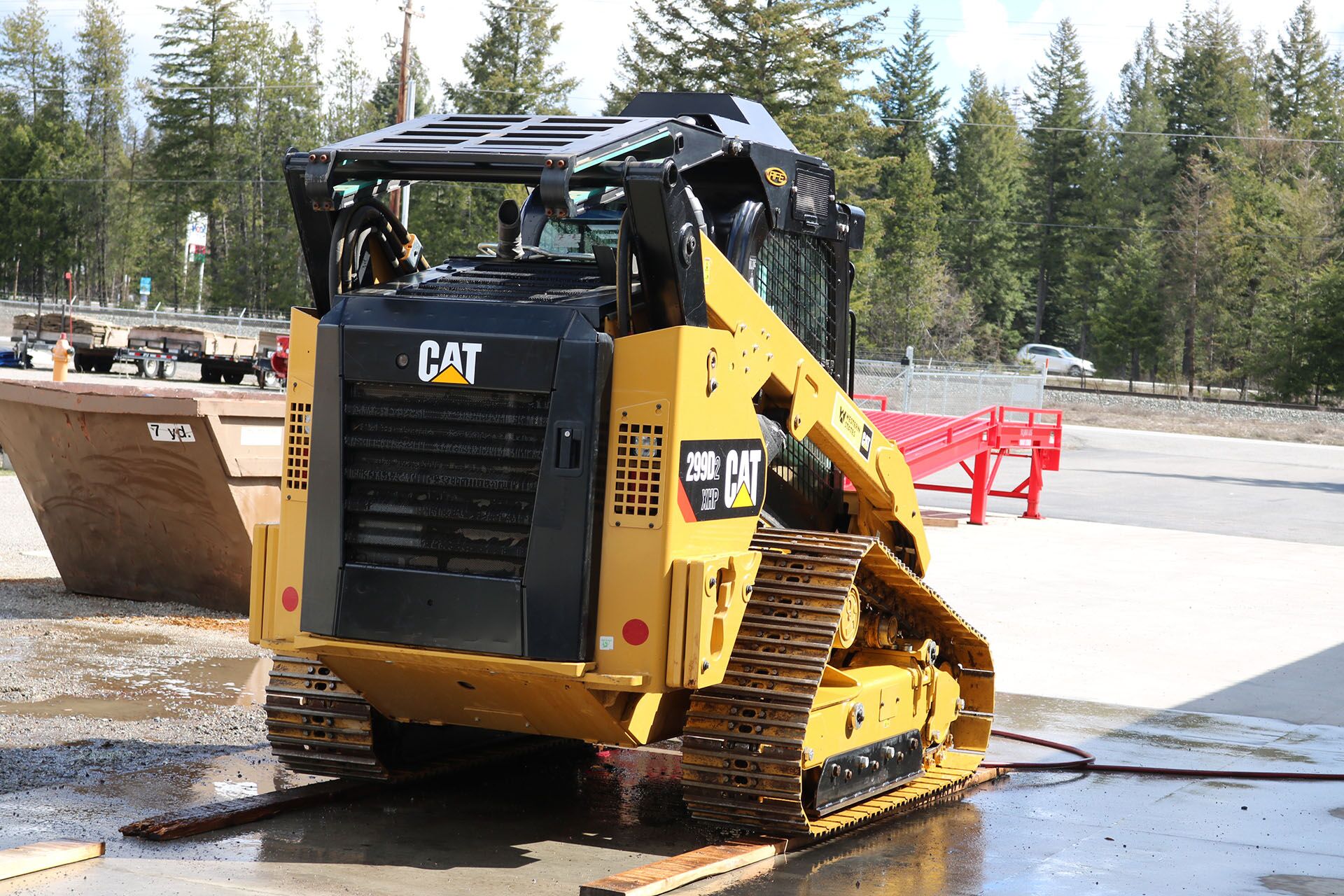 CAT 299D2XHP Enhanced Guarding