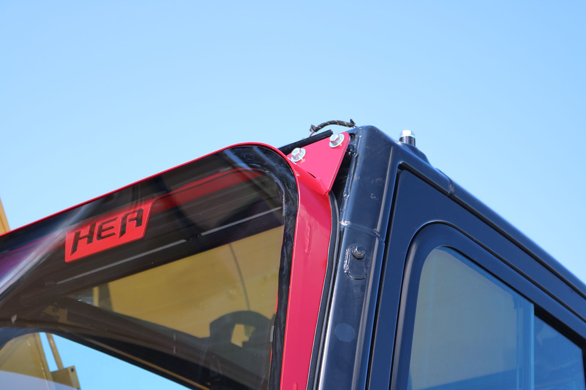 CAT 323 New Gen Ballistic Window