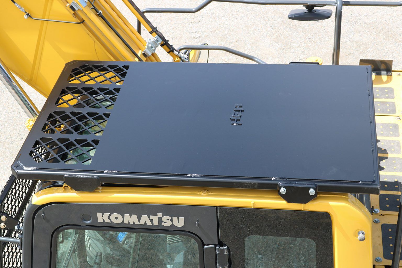 Komatsu 170LC Bolt on Screen and Top Cab Guard